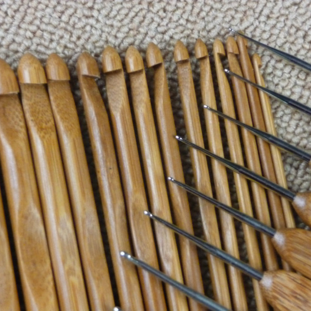Wooden Crochet Hooks Ergonomic Handle - مجموعة من 12 قطعة من إبر